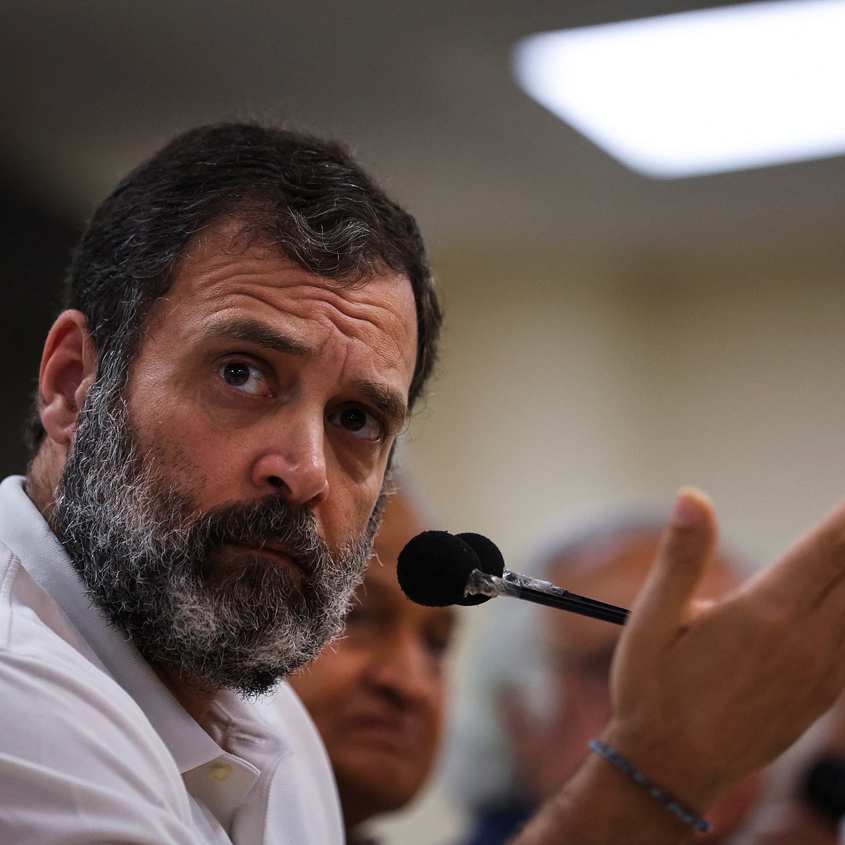 ”முடிசூட்டு விழா முடிந்ததும் மன்னர் தெருக்களில் பொதுமக்களின் குரலை நசுக்குகிறார்”- ராகுல் காந்தி கண்டனம்!