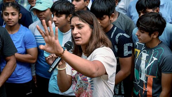 "நடப்பது என்ன என்றே தெரியாதா? வந்து தெரிஞ்சிக்கோங்க" -கங்குலியின் கருத்துக்கு மல்யுத்த வீராங்கனை பதிலடி !