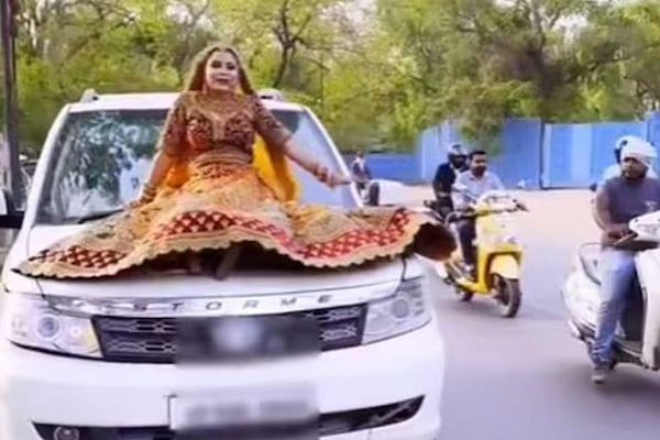 SUV கார் மேலே அமர்ந்து சொகுசாக ஊர்வலம்.. மணமகளுக்கு ரூ.15 ஆயிரம் அபராதம் விதித்த டிராபிக் போலிஸ் !