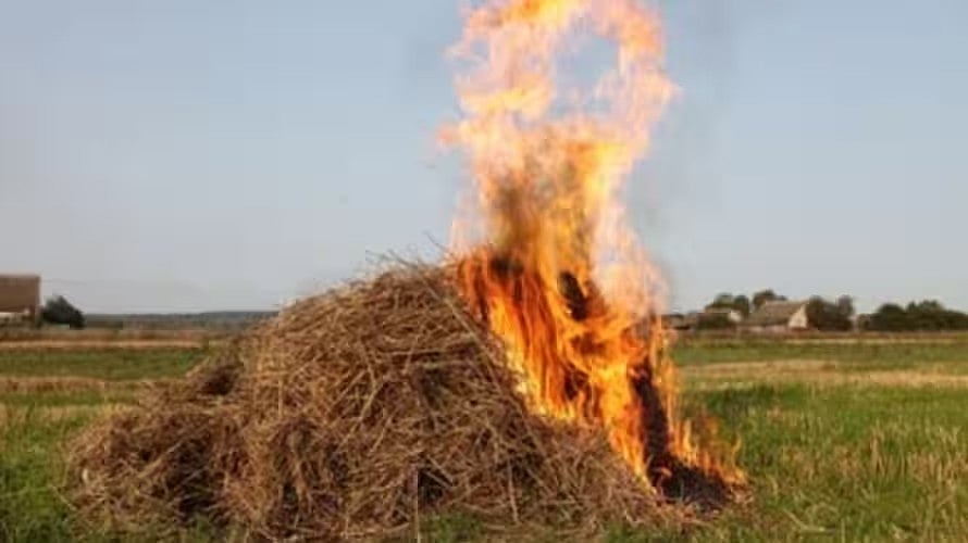 தாயின் இரகசிய உறவால் கடுப்பான மகள்:ஒரு கிராமத்துக்கே தீ வைத்த கொடூரம் -19 வயது மகள் செயலின் பின்னணி என்ன?