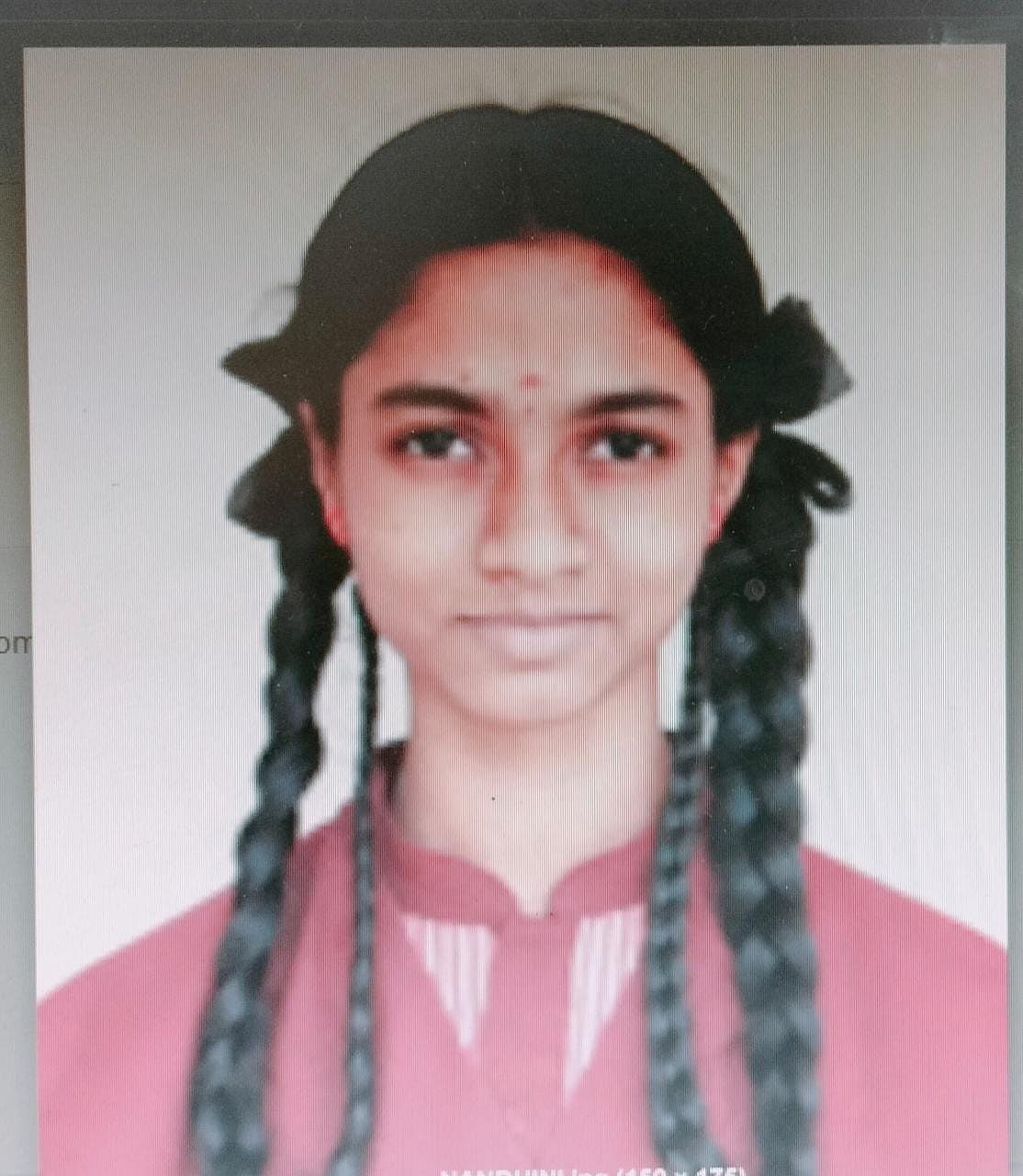 +2 தேர்வில் வரலாற்று சாதனை.. 600/600 மதிப்பெண் பெற்ற கூலி தொழிலாளியின் மகள்.. குவியும் பாராட்டுகள் !