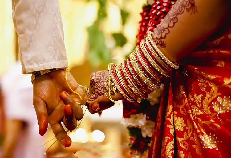 ஊர்வலத்தில் வைத்து மணமகளிடம் அத்துமீறிய மணமகன்.. இறுதியில் மணமேடையில் வைத்து நடந்த சம்பவத்தால் அதிர்ச்சி!