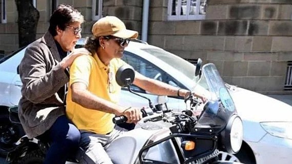 நடிகர் அமிதாப் பச்சனுக்கு லிஃப்ட் கொடுத்த நபருக்கு ரூ.1000 அபராதம் விதிப்பு: என்ன காரணம்?