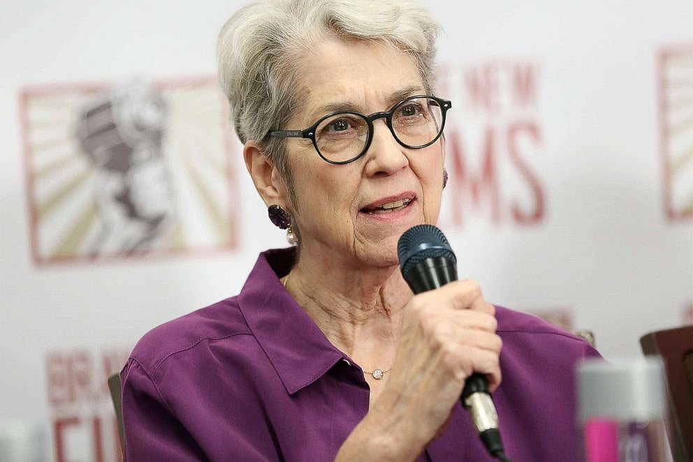 விமானத்தில் என்னிடம் ஆபாசமாக நடந்துகொண்டார் - டிரம்ப் மீது 81 வயது பாட்டி குற்றச்சாட்டு.. பின்னணி என்ன ? 