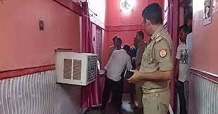 அடுத்தடுத்து அதிர்ச்சி.. ஹோட்டல் அறையில் மர்மமான முறையில் இறந்து கிடந்த இயக்குநர்: போலீசார் தொடர் விசாரணை