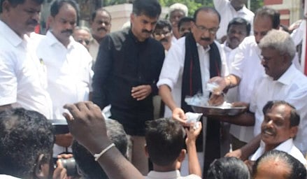 ”உளறி வரும் ஆர்.என்.ரவி ஆளுநர் பதவிக்குத் தகுதியற்றவர்”.. வைகோ கடும் விமர்சனம்!