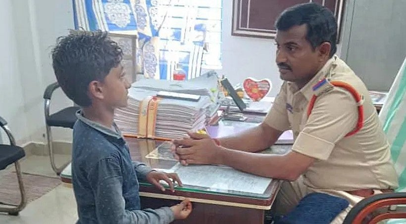 ”எங்க அப்பாவை புடிச்சு ஜெயில்ல போடுங்க சார்”.. காவல்நிலையத்தில் புகார் கொடுக்க வந்த 9 வயது சிறுவன்!