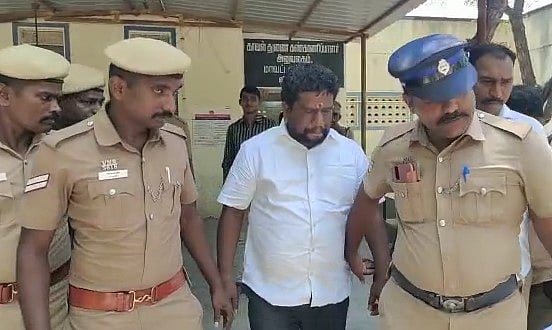 வேலை வாங்கி தருவதாக சொந்த கட்சி நிர்வாகியிடம் ரூ.9 லட்சம் மோசடி..  பா.ஜ.க மாவட்டத் தலைவர் கைது!