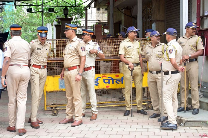 முதல்முறை பூப்பெய்திய சிறுமி.. மாதவிடாய் ரத்தக்கறையை கண்டு கோவத்தில் தங்கையை கொலைசெய்த கொடூர அண்ணன் !