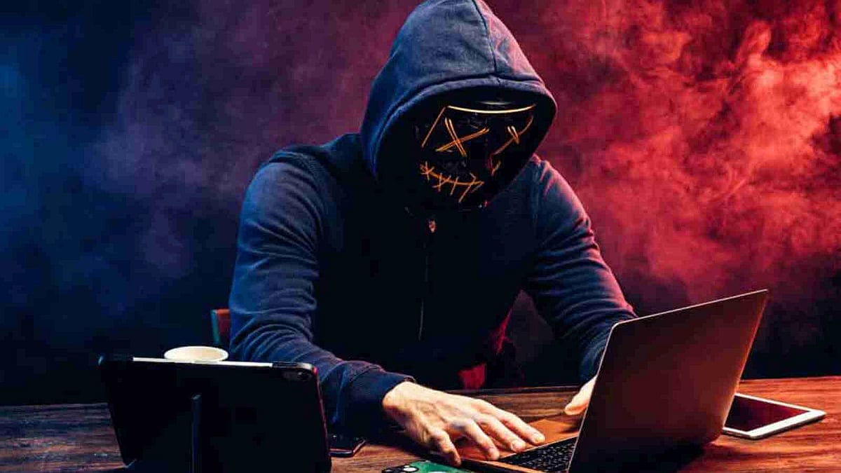 ஆபாச வீடியோ கால்.. 75 வயது முதியவரை மிரட்டி ரூ.7 லட்சம்  பறிமுதல் செய்த கும்பல்: விசாரணையில் பகீர்!