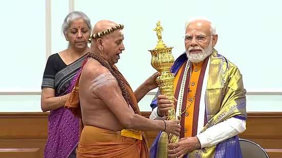 நாட்டுக்காக பதக்கம் வென்ற மல்யுத்த வீரர்கள் கைது.. பாஜக MP-யை காக்க உடைபட்ட செங்கோல் -முரசொலி விமர்சனம்!