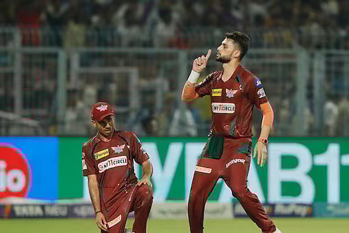 கோலியால் ஆப்கான் வீரர் நவீனை கடுப்பேற்றிய ரசிகர்கள்.. ரசிகர்களை நோக்கி நவீனின் செய்கையால் அதிர்ச்சி!