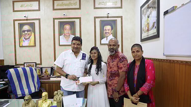 இலங்கை தமிழர் முகாமைச் சேர்ந்த மாணவியின் படிப்புக்கு உதவிய அமைச்சர் பிடிஆர்.. நேரில் நன்றி சொன்ன மாணவி ! 