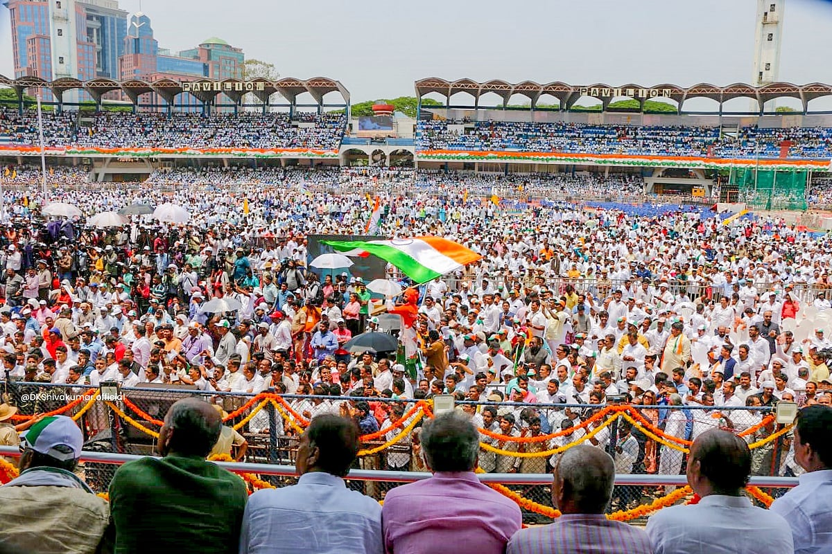 “தெற்கில் ஏற்பட்ட விடியல்..” : கர்நாடகாவில் முதலமைச்சர் மு.க.ஸ்டாலினை கெளரவித்த தேசிய தலைவர்கள் !