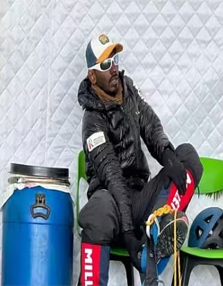 எவரெஸ்ட் உச்சியில் ஏறி வெற்றிக்கொடிய நாட்டிய தமிழன்.. மீனவ இளைஞரின் வெற்றிக்கதை !