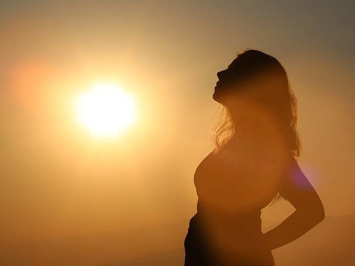 சுட்டெரிக்கும் வெயில்.. 7 கி.மீ தூரம் நடந்தே மருத்துவமனைக்கு சென்ற நிறைமாத கர்ப்பிணிக்கு நேர்ந்த சோகம்!