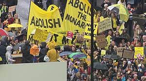 பிரிட்டனின் புது மன்னருக்கு பிரிட்டன் மக்களே எதிர்ப்பு.. ஊர்வலத்தில் கோஷமெழுப்பிய எதிர்ப்பாளர்கள் கைது !