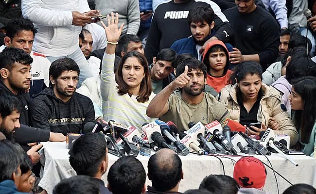 "மல்யுத்த வீரர்களுக்கு நீதி கிடைக்க உறுதுணையாக உடன் நிற்போம்" - முதலமைச்சர் மு.க.ஸ்டாலின் ட்வீட் ! 