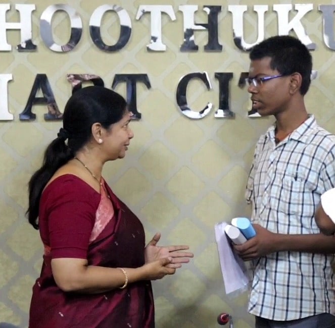 பத்தாவது வகுப்பில் அதிக மதிப்பெண்.. மாணவரின் கோரிக்கையை உடனடியாக நிறைவேற்றிய கனிமொழி MP !