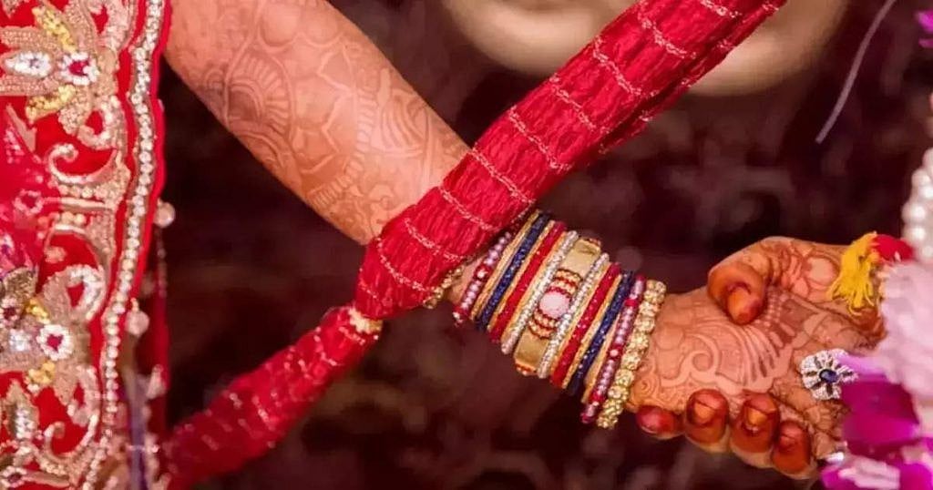 ஆபாச சேட்டை.. மணமகன் செய்கையால் திருமணத்தை நிறுத்திய மணமகள்.. களேபரமான திருமண மண்டபம் !