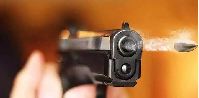 நிலத்தகராறு.. பெற்றோரைத் துப்பாக்கியால் சுட்டுக் கொலை செய்த கொடூர மகன்: உ.பியில் பகீர்!