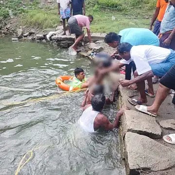 விளையாடி கொண்டிருந்த 2 குழந்தைகள்.. கிணற்றில் தவறி விழுந்ததில் தத்தளித்து உயிரிழந்த சோகம் !