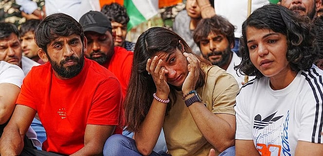 ”கட்டி அணைத்து பாலியல் தொல்லை”:  பிரிஜ் பூஷன் மீது மல்யுத்த வீராங்கனைகள் கொடுத்த அதிர்ச்சி வாக்குமூலம்!