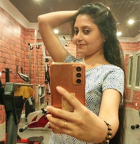 Shooting முடித்து வீடு திரும்பி கொண்டிருந்த இளம் நடிகை.. எதிரே வந்த லாரி மோதியதில் உடல் நசுங்கி பலி !