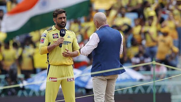 இந்தாண்டு IPL தொடரோடு ஓய்வா ? -ரசிகர்களின் ஏக்கத்துக்கு முற்றுப்புள்ளி வைத்த  எம்.எஸ்.தோனி !