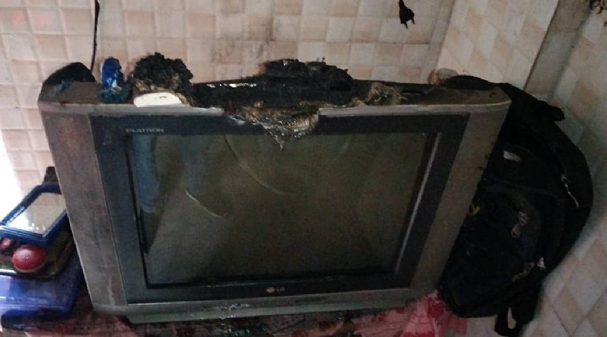 மக்களே எச்சரிக்கை.. தொடர்ந்து ஓடிக்கொண்டிருந்த டிவி திடீரென வெடித்து சிதறியதில் பற்றி எரிந்த வீடு !