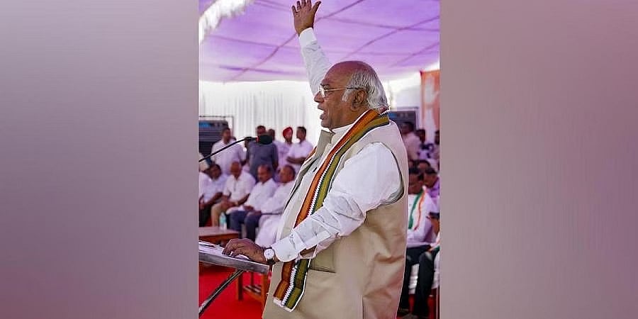 “மோடி பிரதமராக இருக்க காங்கிரஸ்தான் காரணம்..” - பிரச்சாரத்தில் மல்லிகார்ஜுன கார்கே பேச்சு !