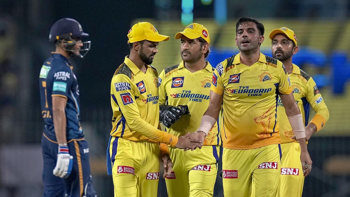 10-வது முறையாக இறுதிப்போட்டியில் களமிறங்கும் CSK.. சென்னையில் சூழலில் முதல்முறையாக சரிந்த குஜராத் அணி ! 