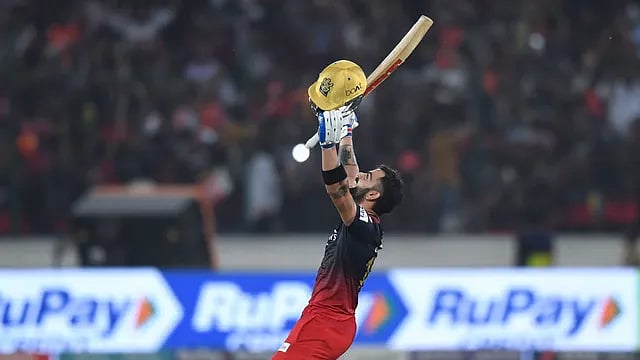 இங்கு ஒரே ஒரு அரசன்தான்.. கோலியை வம்புக்கு இழுத்த லக்னோ அணி.. விமர்சித்து தள்ளிய ரசிகர்கள் !