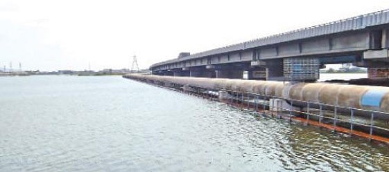 போரூர் ஏரியில் தவறி விழுந்த முதியவர்.. மனித சங்கிலியாக மாறி மீட்ட 3 வாலிபர்கள்: நெகிழ்ச்சி சம்பவம்!