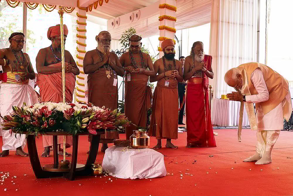 “செங்கோல் கொடுத்ததாக ஆதாரம் இல்லை.. அது கட்டுக்கதை” : மோடி கும்பலின் புரூடா’வுக்கு இந்து என்.ராம் பதிலடி!