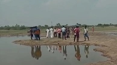 மகிழ்ச்சியாக ஏரியில் குளித்த 7 நண்பர்கள்.. 2 சிறுவர்களுக்கு நேர்ந்த துயரம்: பதறியடித்து ஓடிவந்த கிராமம்!