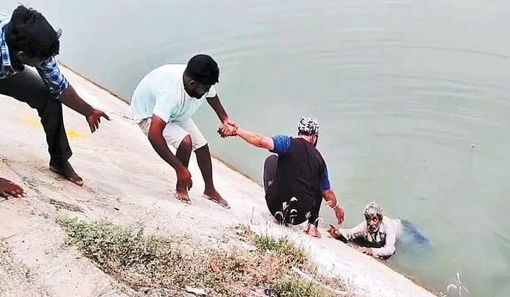 போரூர் ஏரியில் தவறி விழுந்த முதியவர்.. மனித சங்கிலியாக மாறி மீட்ட 3 வாலிபர்கள்: நெகிழ்ச்சி சம்பவம்!