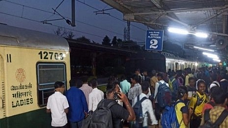 திடீரென தனியாக கழன்று சென்ற 8 ரயில் பெட்டிகள்.. இன்று காலை சைதாப்பேட்டை ரயில் நிலையத்தில் நடந்தது என்ன?