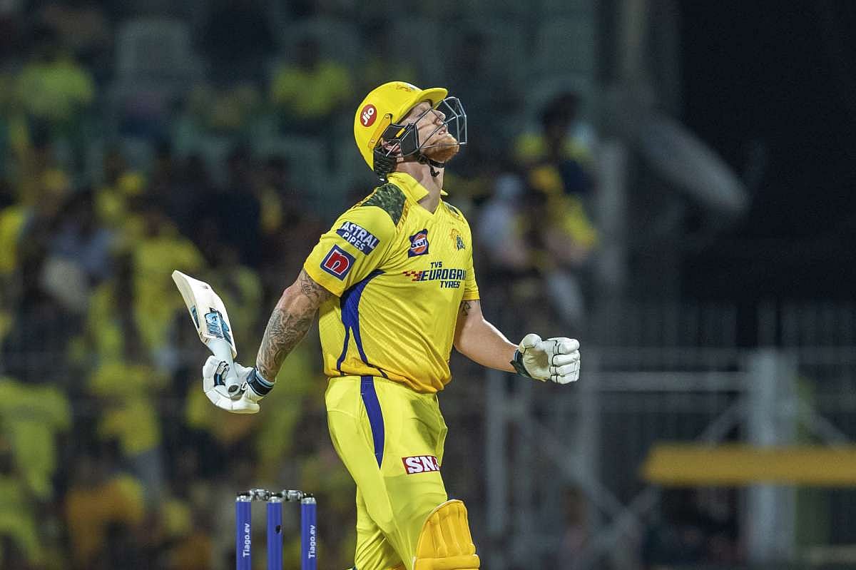 சென்னை அணியில் இருந்து விலகும் நட்சத்திர வீரர்.. பிளே ஆஃப் சுற்றில் இடம்பெறமாட்டார் என அதிர்ச்சி தகவல் !