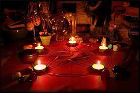 தோழியை திருமணம் செய்ய ஆணாக மாற முயன்ற இளம்பெண்.. மந்திரவாதியை அணுகியபோது நேர்ந்த கொடுமை! - நடந்தது என்ன?