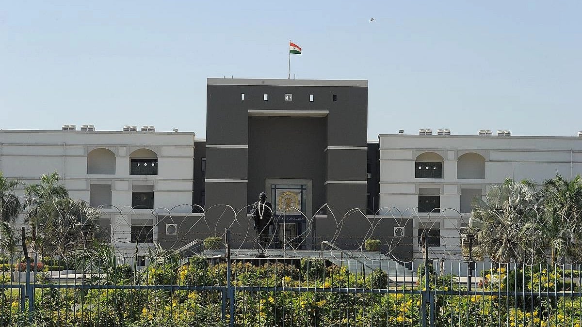 'மனுஸ்மிருதியை படிக்கவும்': 17 வயது சிறுமி கருக்கலைப்பு வழக்கில் குஜராத் நீதிமன்றம் அதிர்ச்சி கருத்து!