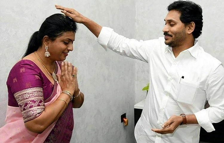 திடீரென மருத்துவமனையில் அனுமதிக்கப்பட்ட நடிகை ரோஜா.. அதிர்ச்சியில் ரசிகர்கள் !