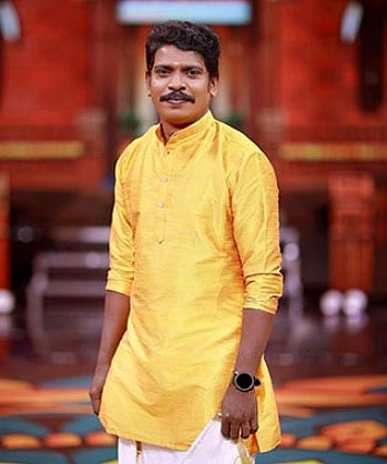 லாரி மீது மோதிய கார்.. 39 வயதில் உயிரிழந்த மலையாள நகைச்சுவை நடிகர்: அதிர்ச்சி சம்பவம்!