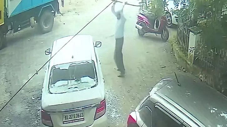 5 வருடம் நடந்த விவாகரத்து வழக்கு.. சாதகமான தீர்ப்பு கிடைக்காததால் நீதிபதியின் காரை நொறுக்கிய நபர்!