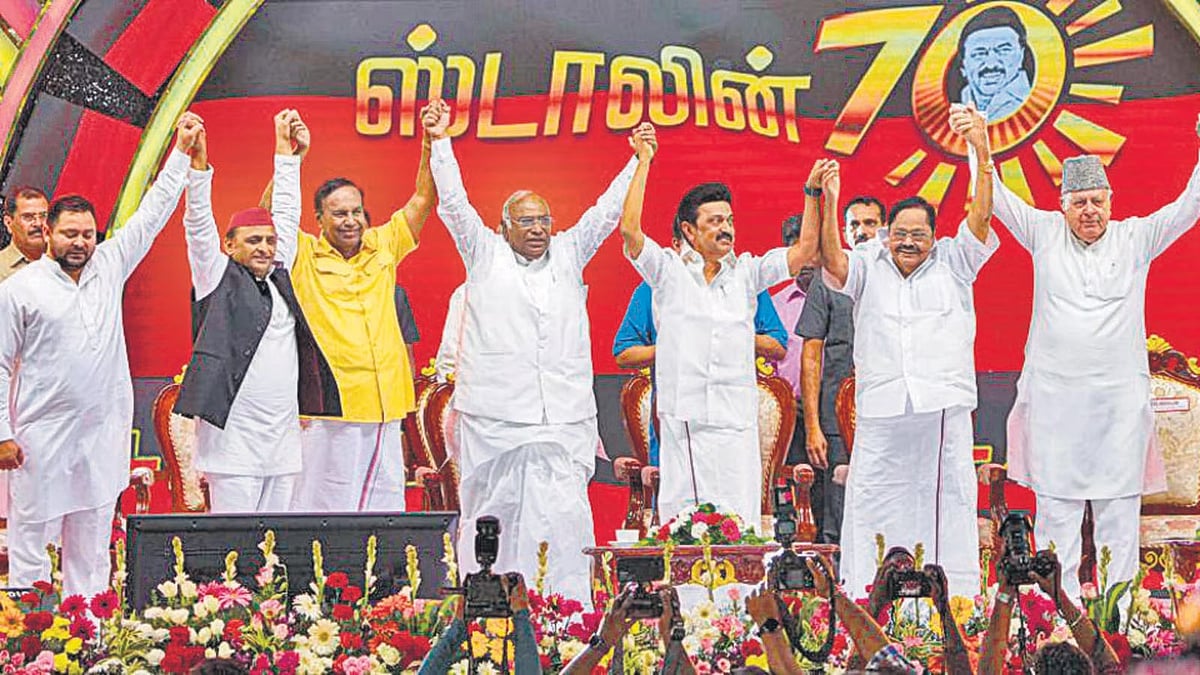 9 ஆண்டுகளாக மோடியின் மெகா போட்டோஷூட்டைத் தான் இந்தியாவே பார்க்கிறது.. - முரசொலி தாக்கு !