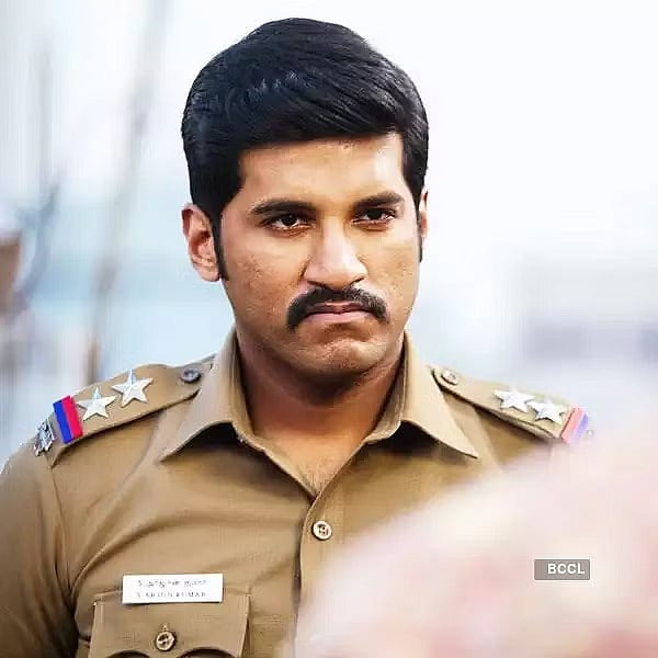 பாடகர் விஜய் யேசுதாஸ் வீட்டில் உண்மையில் நடந்தது திருட்டா ? - பொய் புகார் என சந்தேகிக்கும் போலிஸ் !