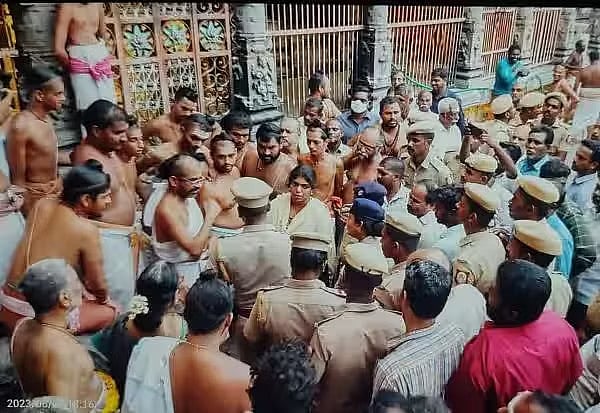 சிதம்பரம் நடராஜன் கோவில் கனக சபை மேடையில் பக்தர்களுக்கு அனுமதி.. அதிரடி காட்டிய அறநிலையத்துறை !