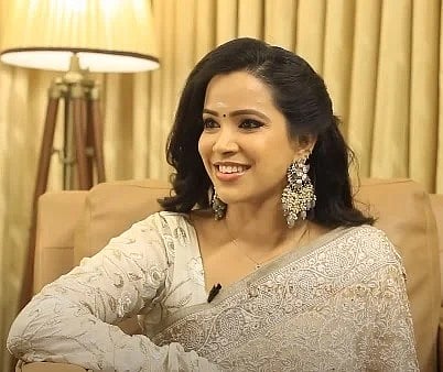 “என் செருப்பை பட்டப்பகலில் திருடிட்டாங்க..” - CCTV பதிவுடன் போலிசில் புகார் கொடுத்த தமிழ் பட நடிகை !