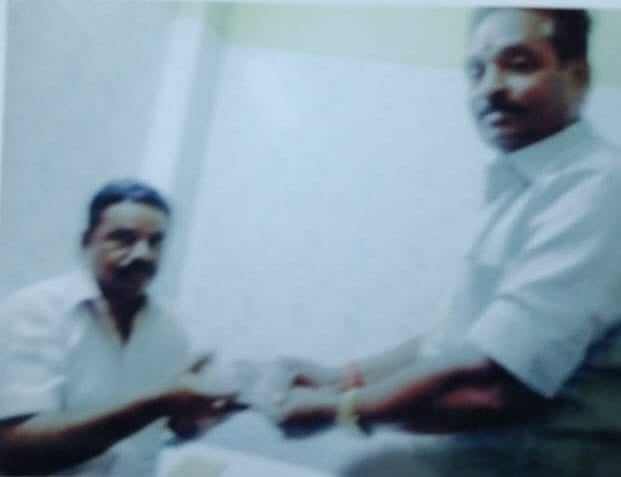 அரசு வேலை வாங்கி தருவதாக அதிமுக பிரமுகரிடம் லட்சக்கணக்கில் மோசடி..  கைது செய்து அதிரடி காட்டிய போலிஸ் !