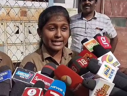 கோவை பெண் ஓட்டுநர் ஷர்மிளாவுடன் பேருந்தில் பயணித்த கனிமொழி எம்.பி.. Surprise விசிட்டுக்கான காரணம் என்ன ?